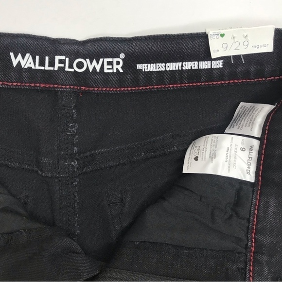 New! WallFlower Fearless Curvy Super High Rise Distressed Denim Shorty Shorts - Picture 8 of 10